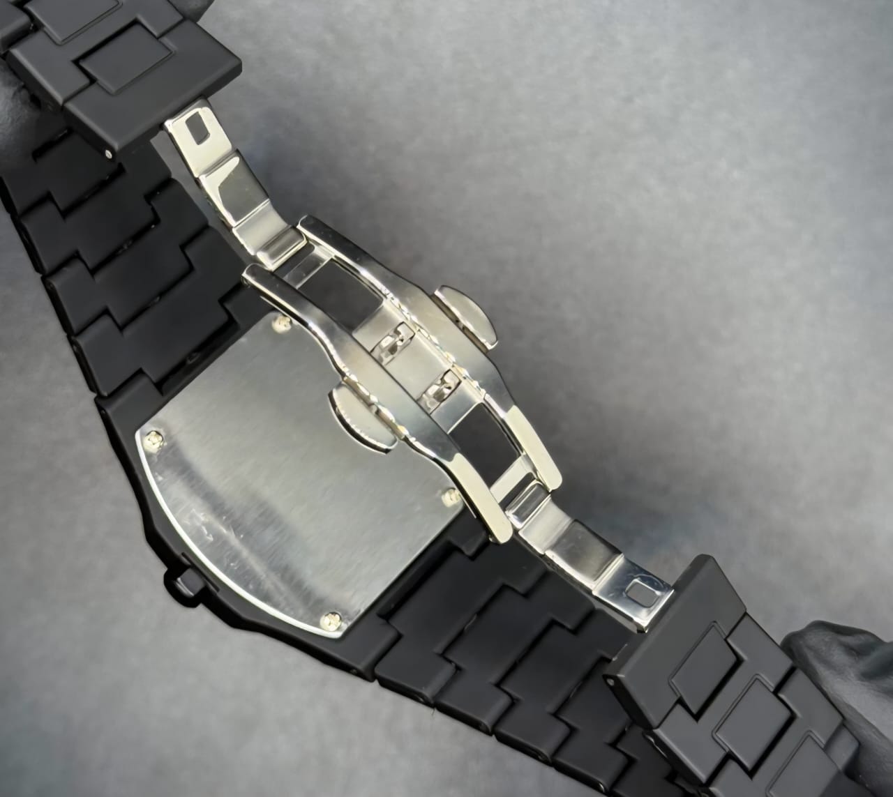 BLACK ARABIC AURA WATCH WITH FIBER MATERIAL