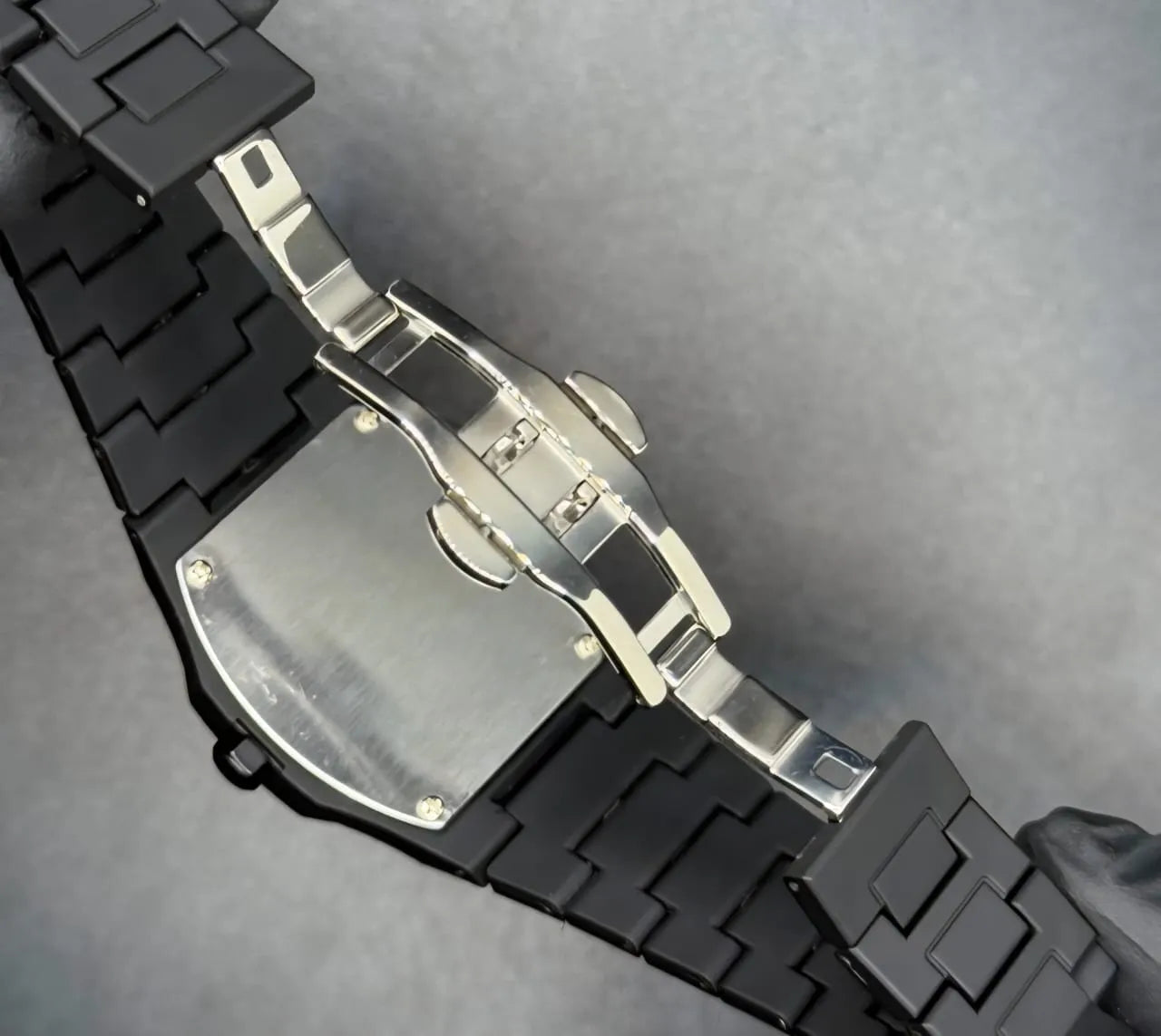 BLACK ARABIC AURA WATCH WITH FIBER MATERIAL